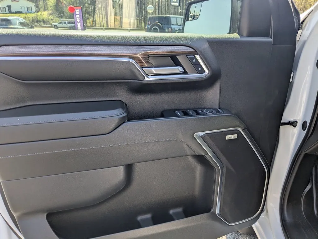 2024 Chevrolet Silverado 1500 RST thumbnail 11