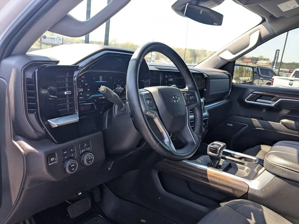 2024 Chevrolet Silverado 1500 RST thumbnail 14