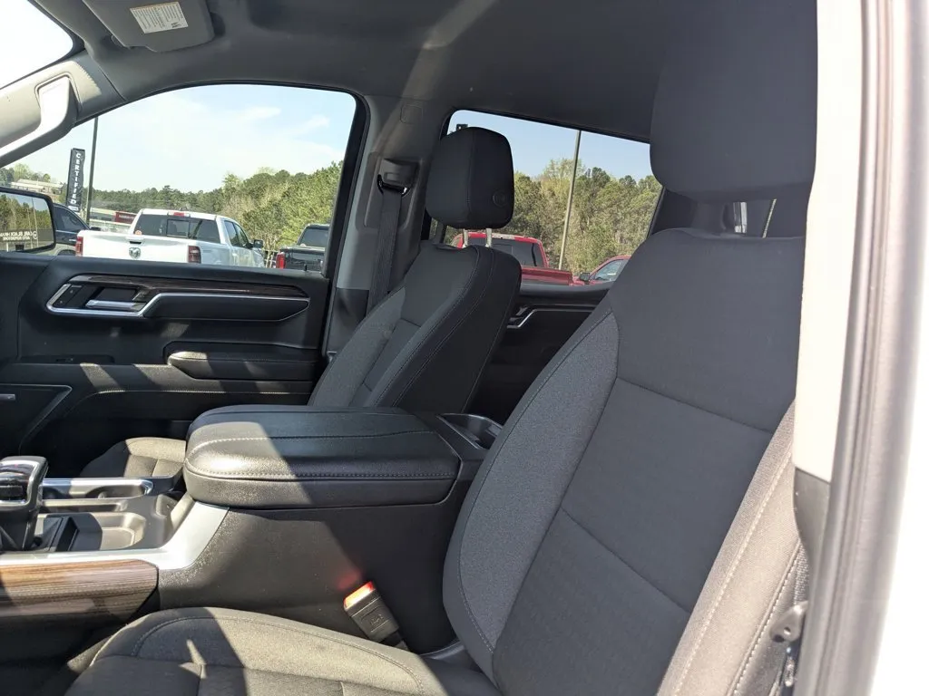 2024 Chevrolet Silverado 1500 RST thumbnail 15