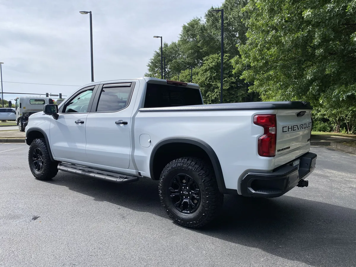 2024 Chevrolet Silverado 1500 ZR2 thumbnail 6