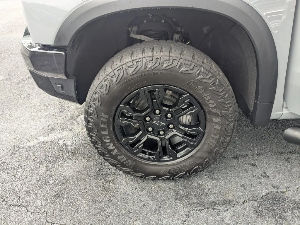 2024 Chevrolet Silverado 1500 ZR2 thumbnail 10