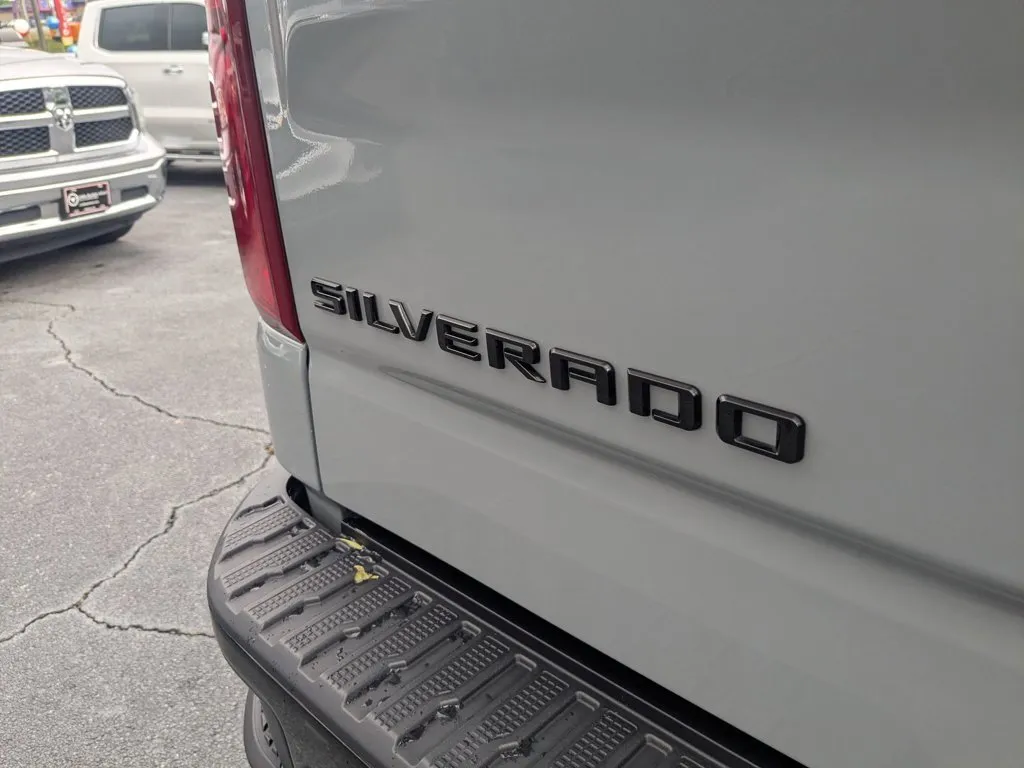 2024 Chevrolet Silverado 1500 ZR2 thumbnail 28