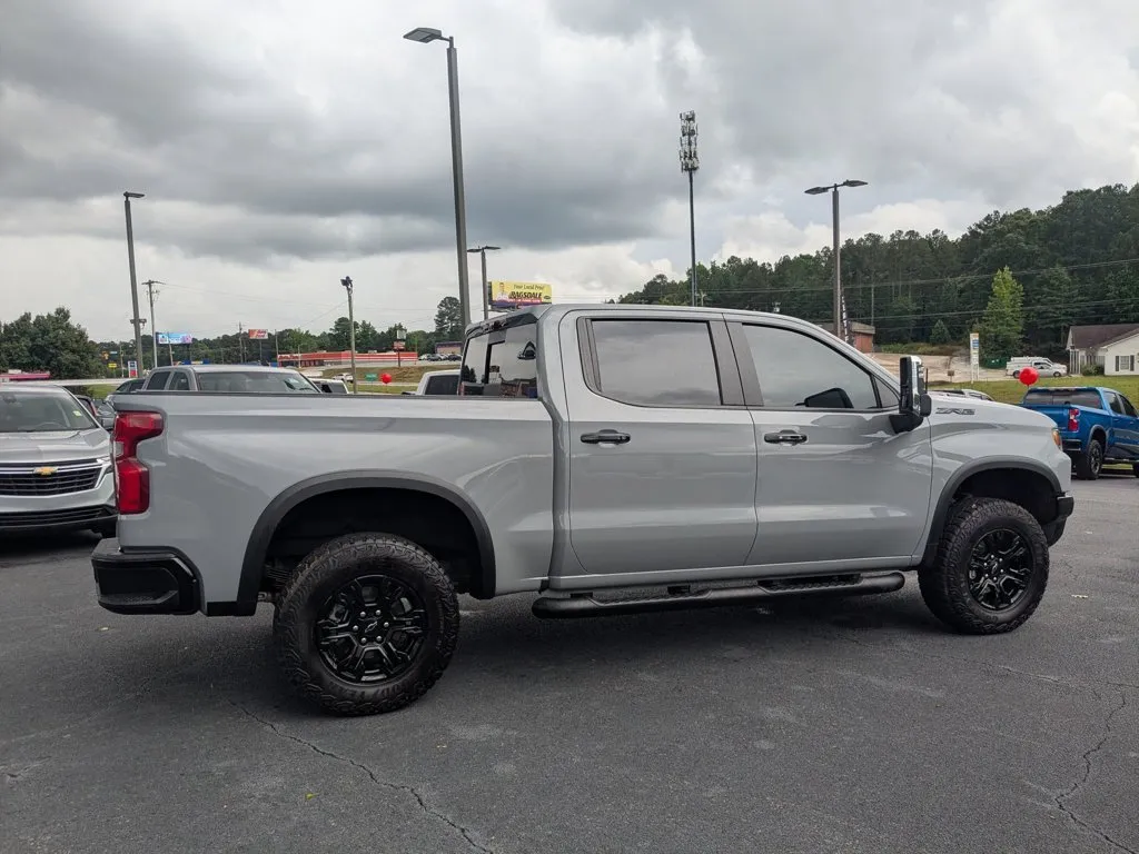 2024 Chevrolet Silverado 1500 ZR2 thumbnail 4