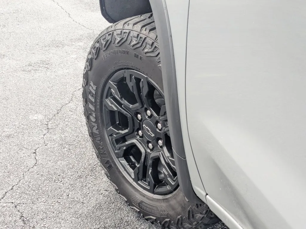2024 Chevrolet Silverado 1500 ZR2 thumbnail 9