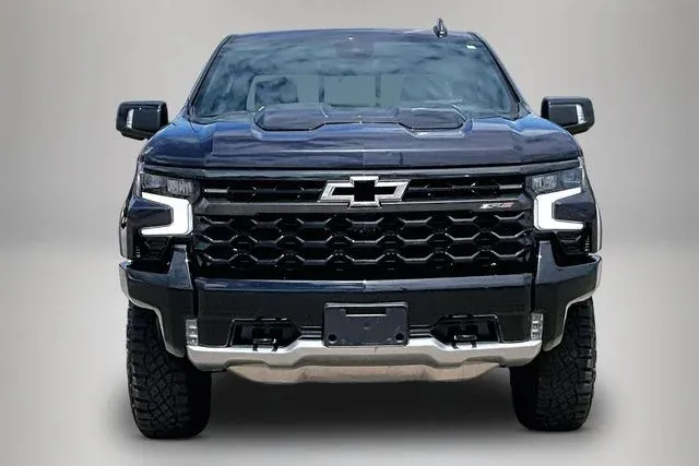2024 Chevrolet Silverado 1500 ZR2 thumbnail 3