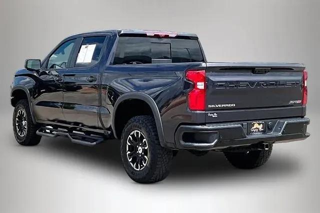2024 Chevrolet Silverado 1500 ZR2 thumbnail 4