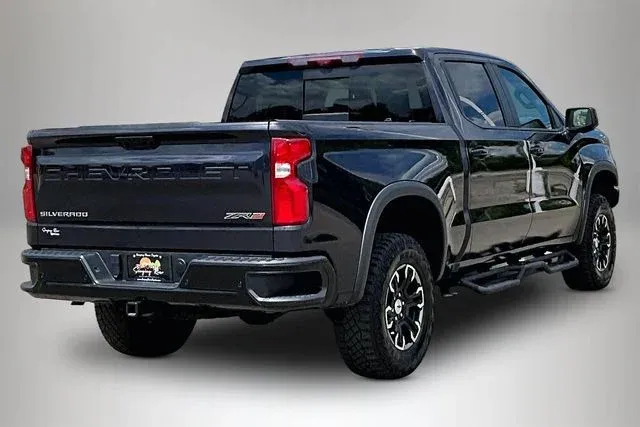 2024 Chevrolet Silverado 1500 ZR2 thumbnail 5