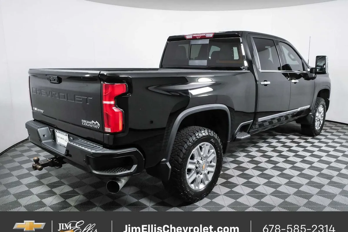 2024 Chevrolet Silverado 2500 HD High Country thumbnail 3
