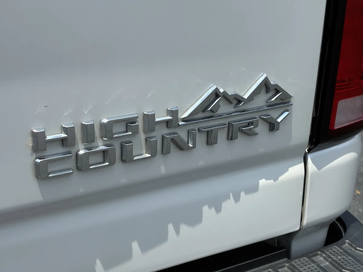 2024 Chevrolet Silverado 2500 HD High Country thumbnail 15