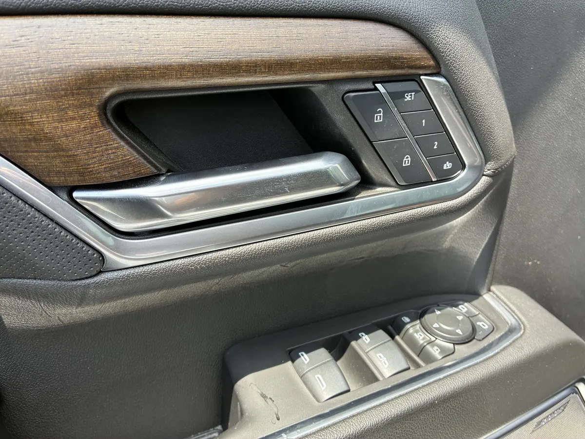 2024 Chevrolet Silverado 2500 HD High Country thumbnail 28