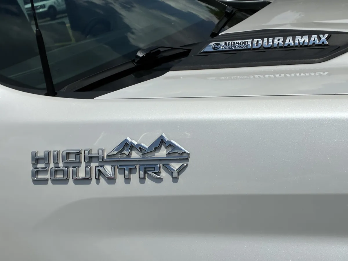 2024 Chevrolet Silverado 2500 HD High Country thumbnail 3