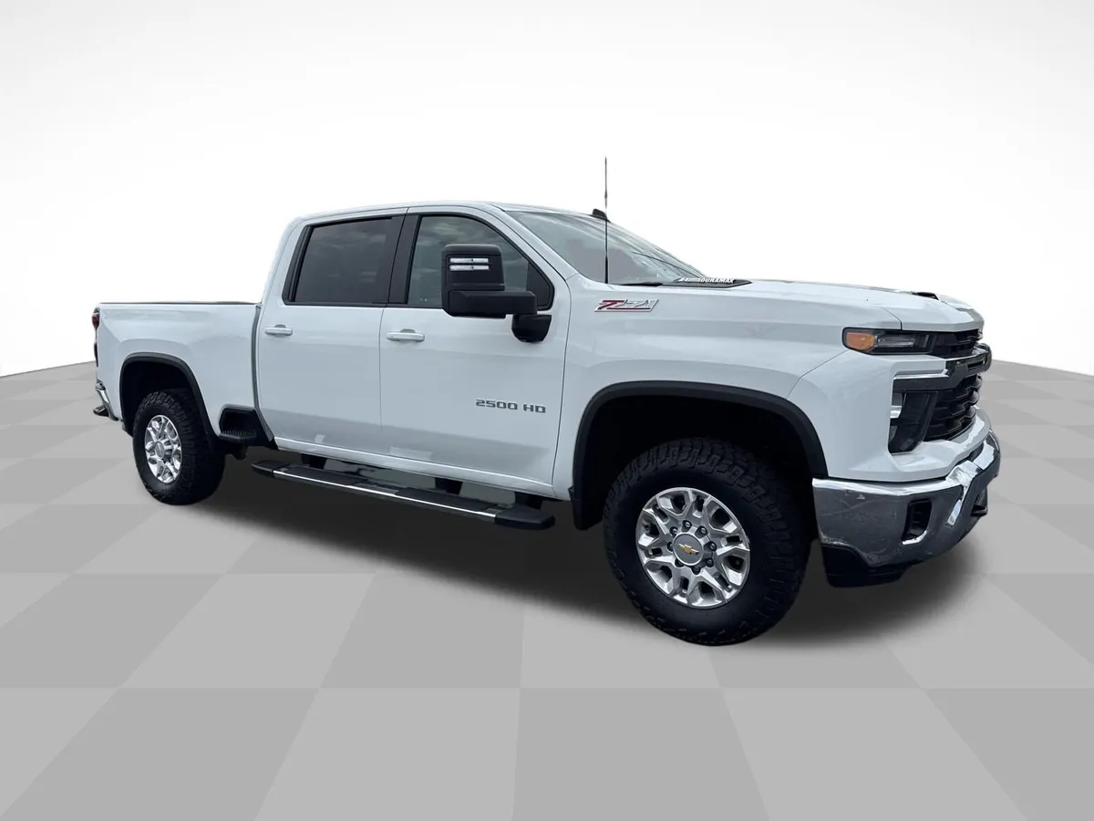2024 Chevrolet Silverado 2500 HD LT thumbnail 3