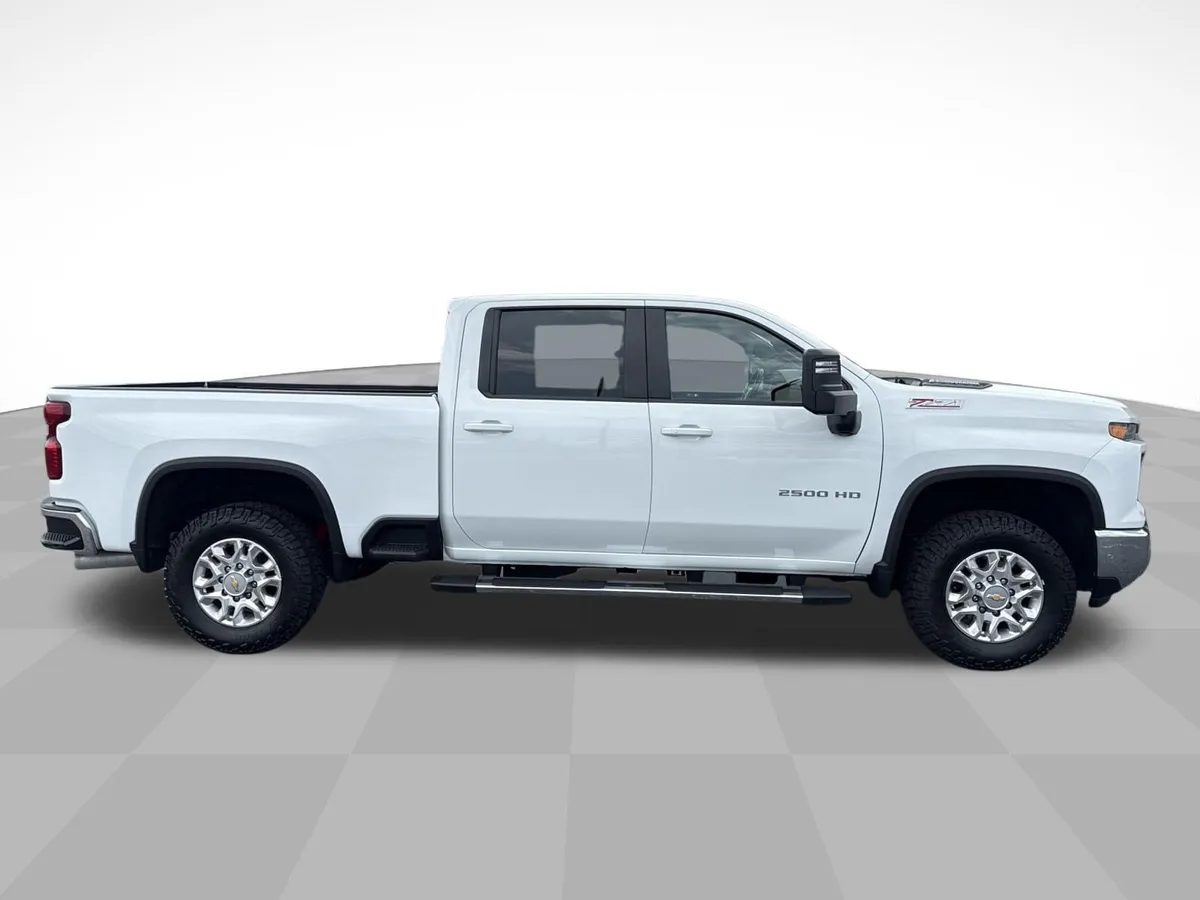 2024 Chevrolet Silverado 2500 HD LT thumbnail 4