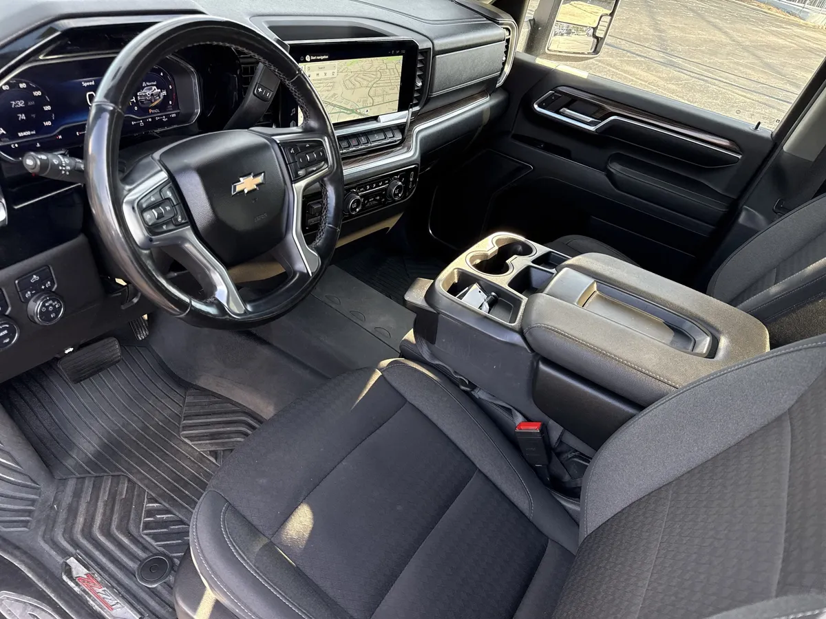 2024 Chevrolet Silverado 2500 HD LT thumbnail 12