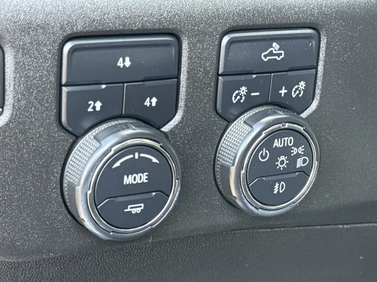 2024 Chevrolet Silverado 2500 HD LT thumbnail 16