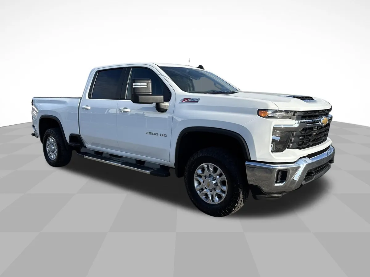 2024 Chevrolet Silverado 2500 HD LT thumbnail 3