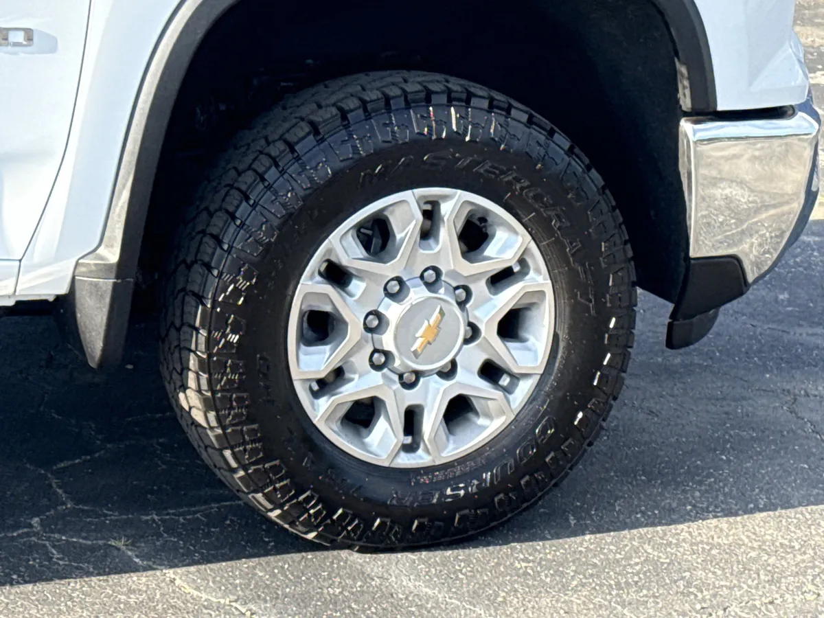 2024 Chevrolet Silverado 2500 HD LT thumbnail 6