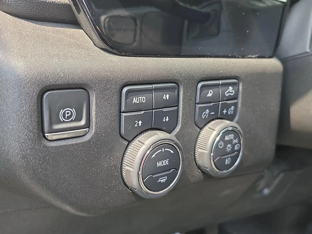 2024 Chevrolet Silverado 2500 HD LTZ thumbnail 10