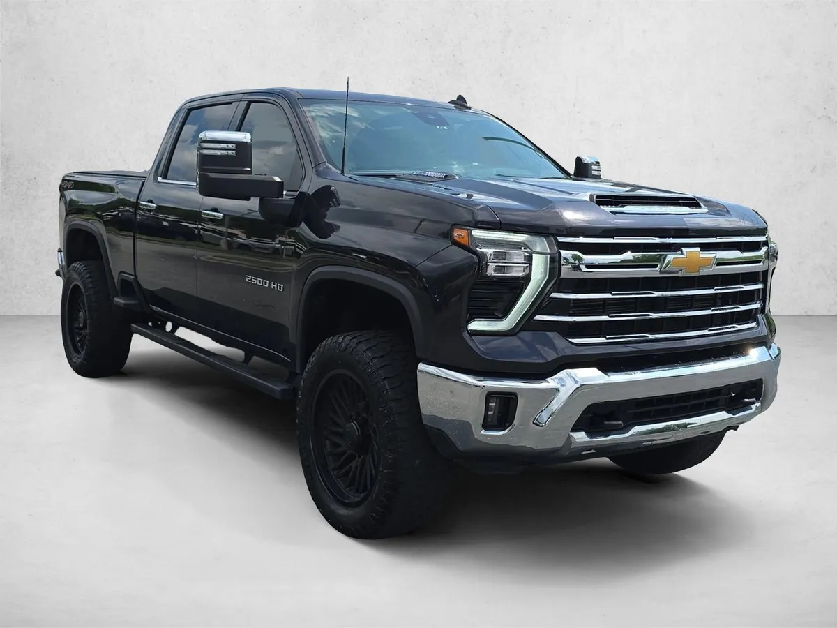 2024 Chevrolet Silverado 2500 HD LTZ thumbnail 3