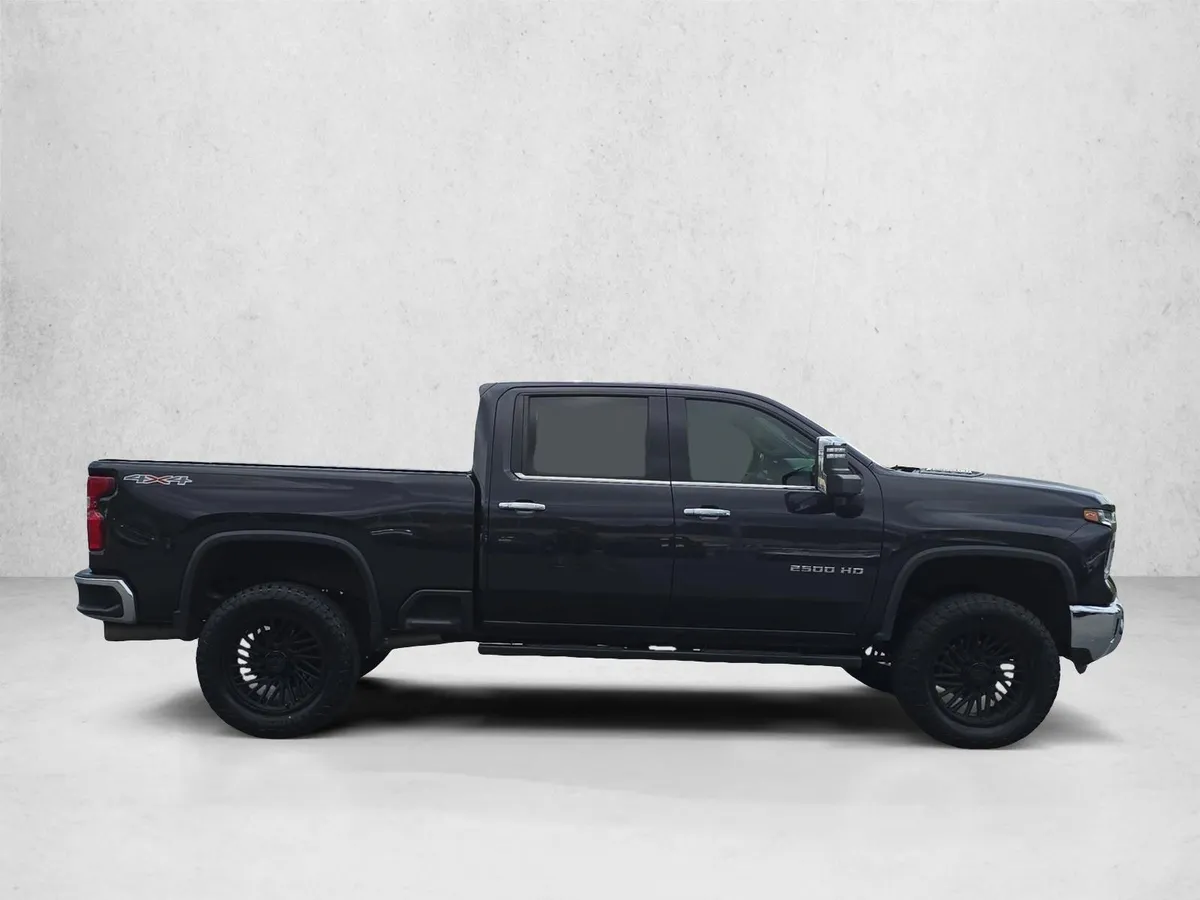 2024 Chevrolet Silverado 2500 HD LTZ thumbnail 4