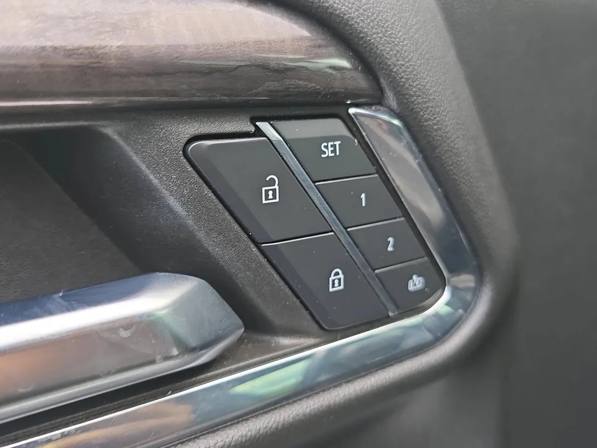 2024 Chevrolet Silverado 2500 HD LTZ thumbnail 9