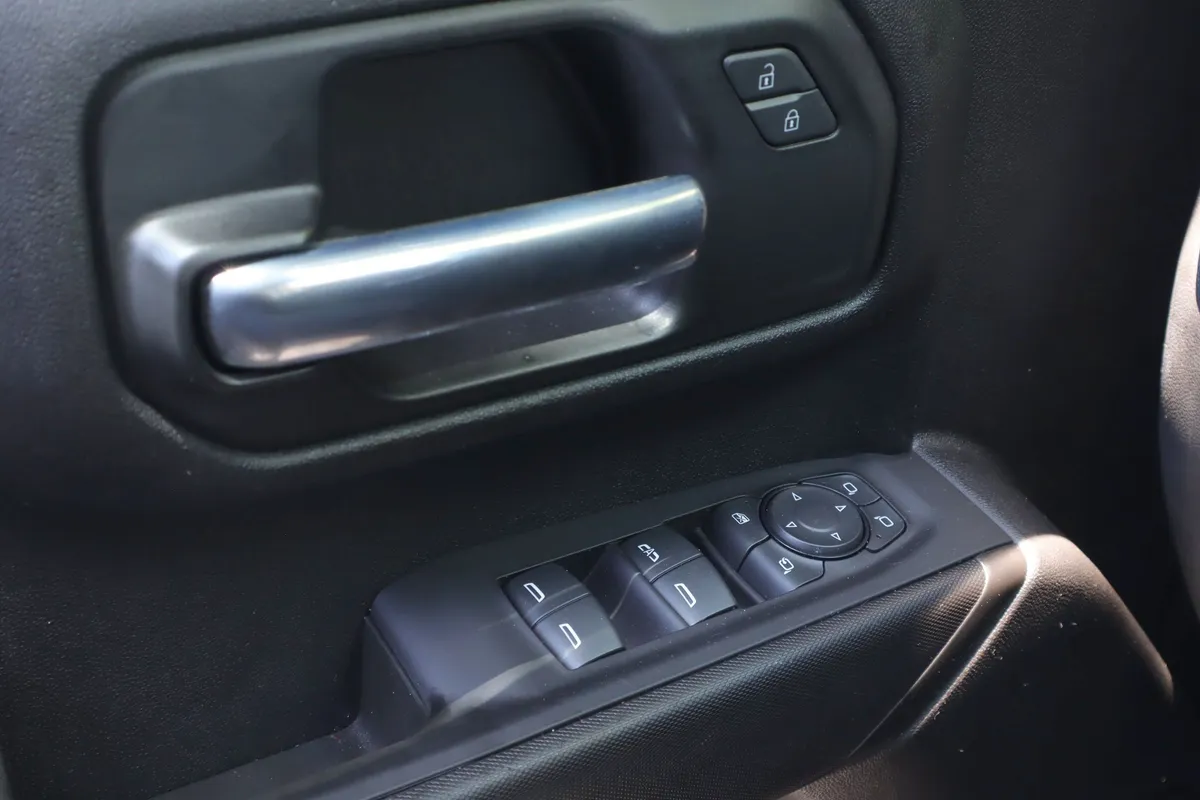 2024 Chevrolet Silverado 2500HD Custom thumbnail 17