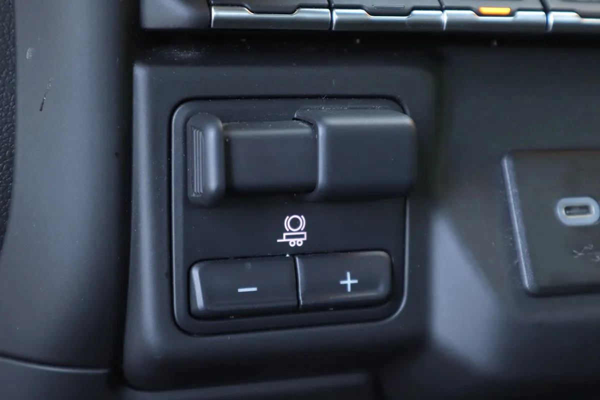 2024 Chevrolet Silverado 2500HD Custom thumbnail 20