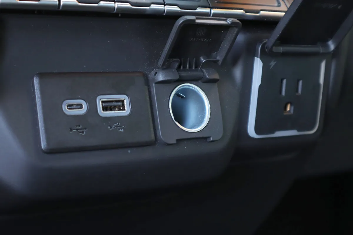2024 Chevrolet Silverado 2500HD Custom thumbnail 21