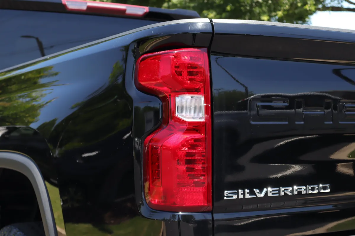 2024 Chevrolet Silverado 2500HD Custom thumbnail 32