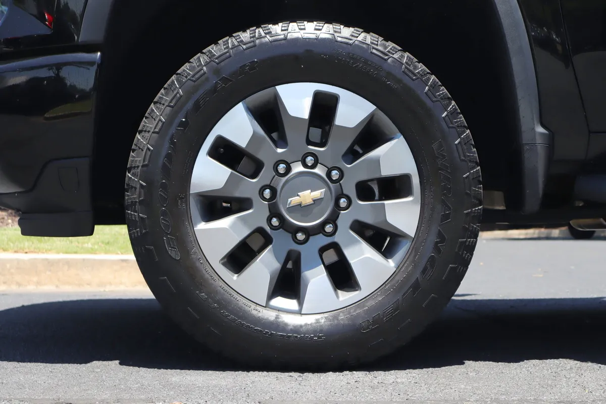 2024 Chevrolet Silverado 2500HD Custom thumbnail 5