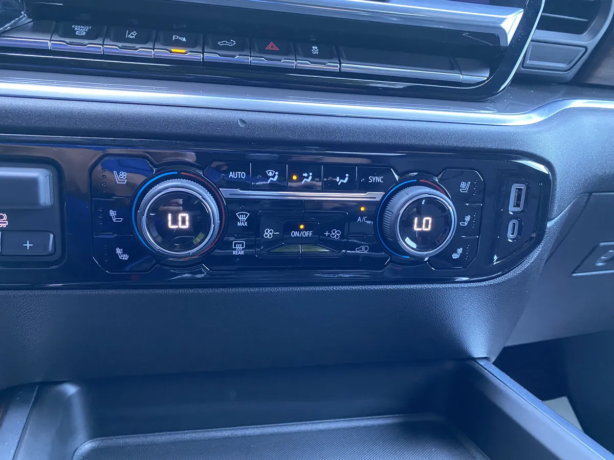 2024 Chevrolet Silverado 2500HD High Country thumbnail 30