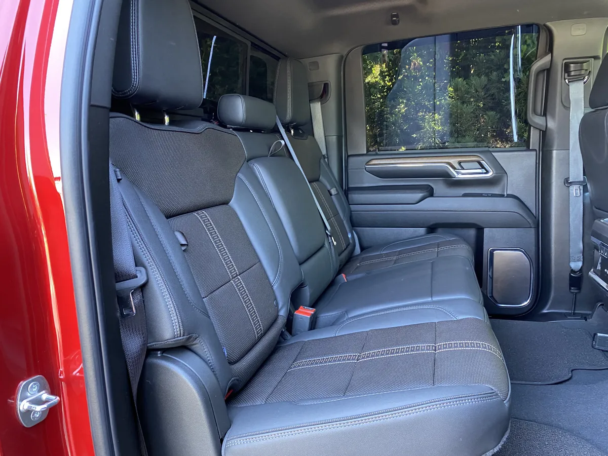 2024 Chevrolet Silverado 2500HD High Country thumbnail 39