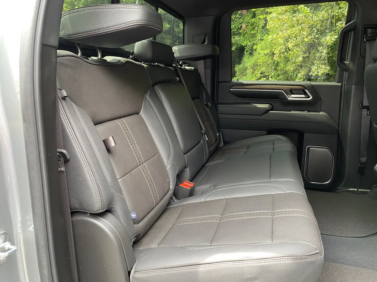 2024 Chevrolet Silverado 2500HD High Country thumbnail 39