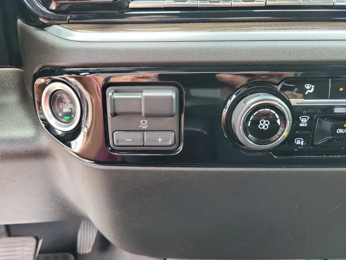 2024 Chevrolet Silverado 2500HD LT thumbnail 11