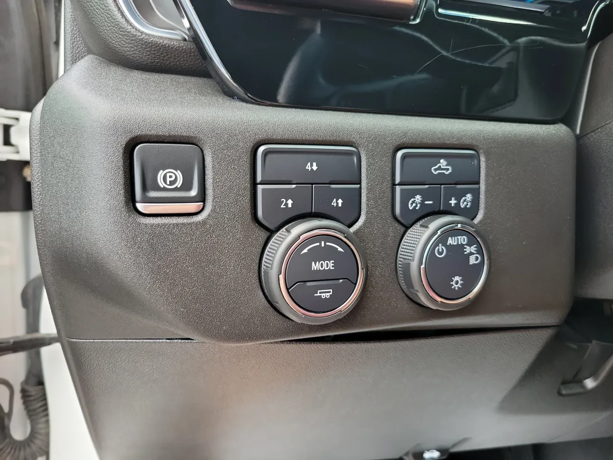 2024 Chevrolet Silverado 2500HD LT thumbnail 13