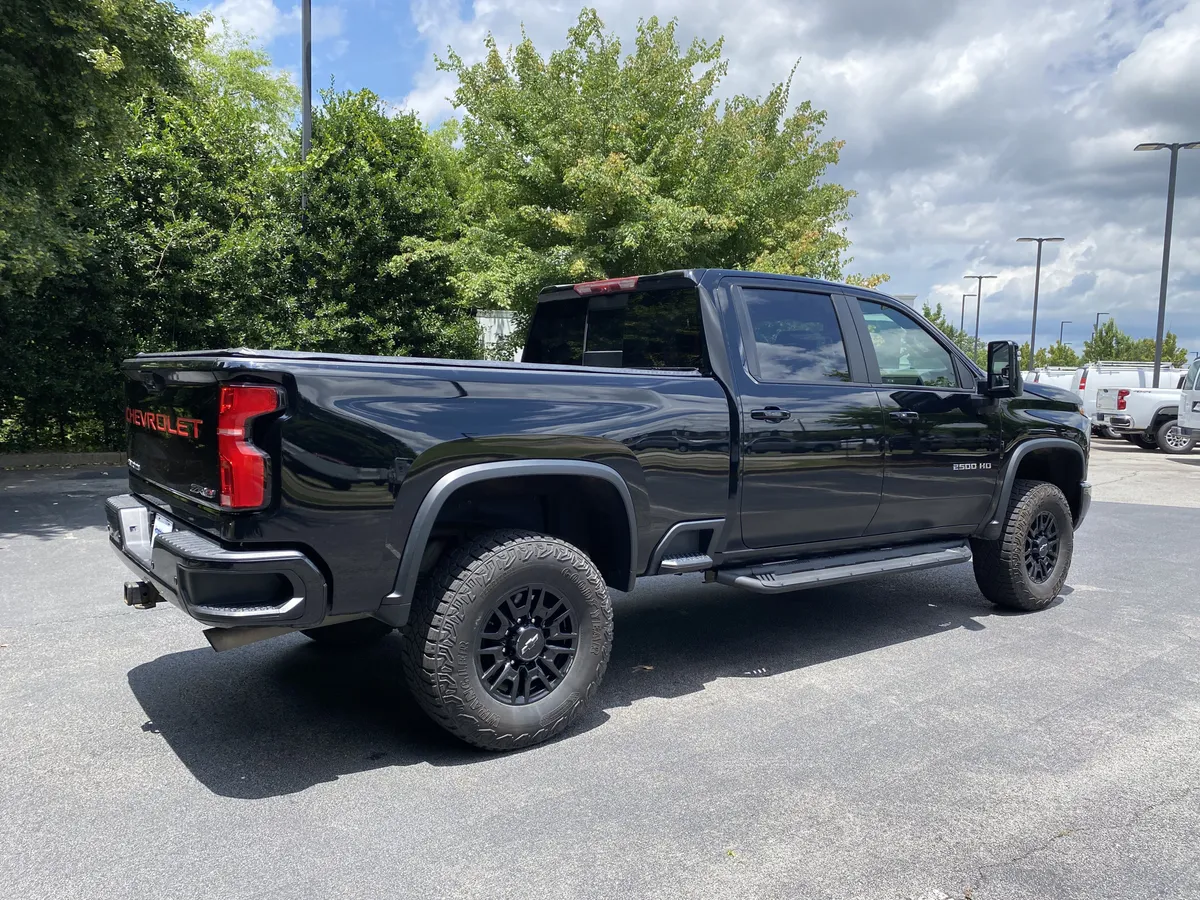 2024 Chevrolet Silverado 2500HD ZR2 thumbnail 8
