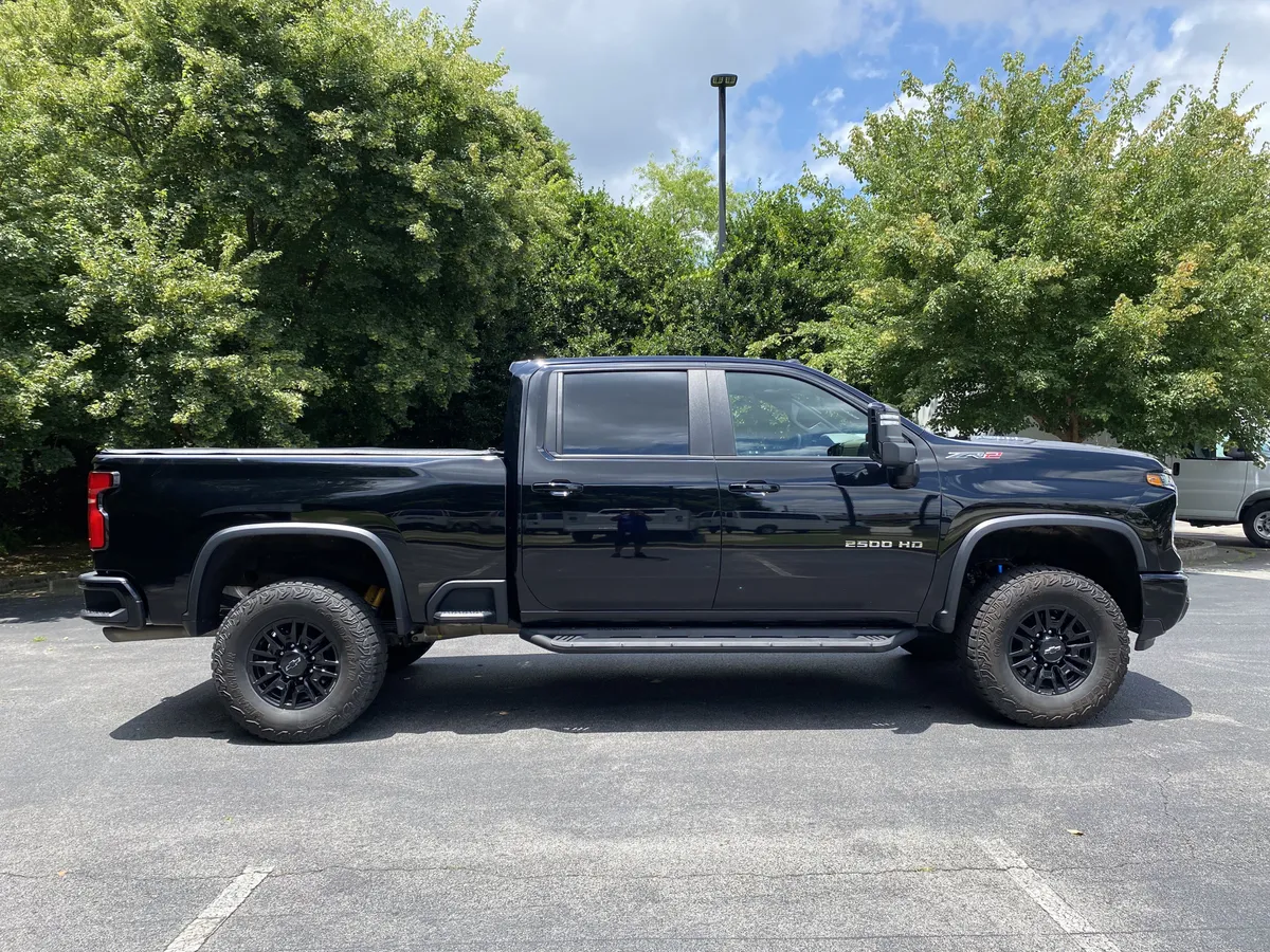 2024 Chevrolet Silverado 2500HD ZR2 thumbnail 9