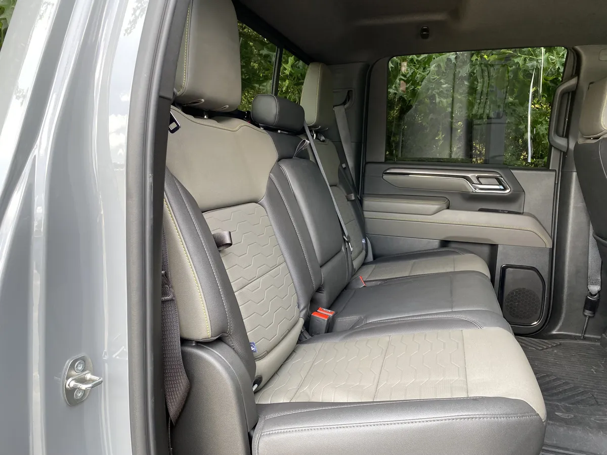 2024 Chevrolet Silverado 2500HD ZR2 thumbnail 39