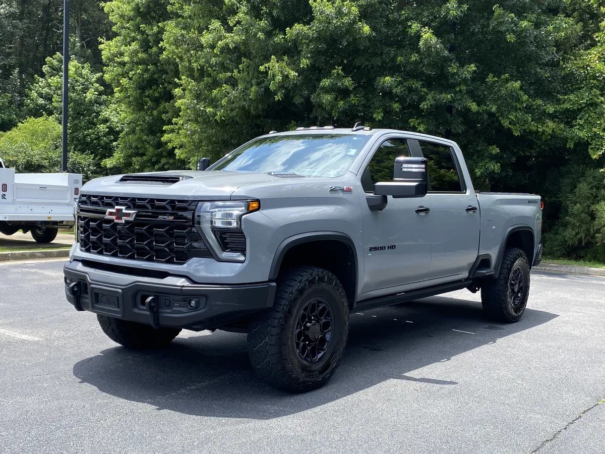 2024 Chevrolet Silverado 2500HD ZR2 thumbnail 4