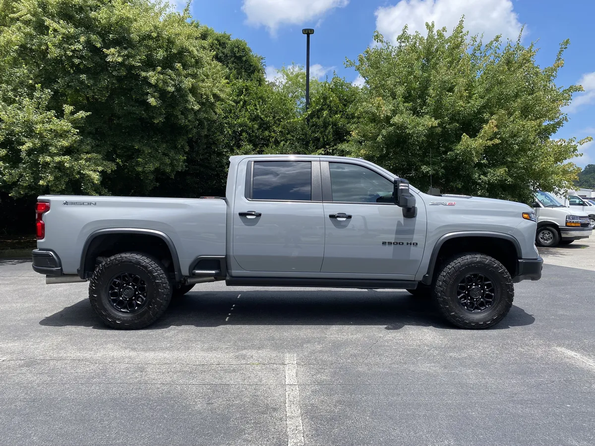2024 Chevrolet Silverado 2500HD ZR2 thumbnail 9