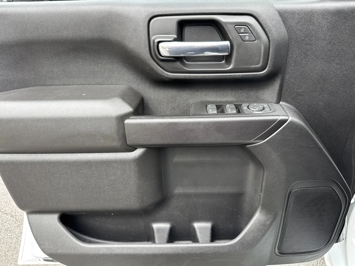 2024 Chevrolet Silverado 3500HD Work Truck thumbnail 13
