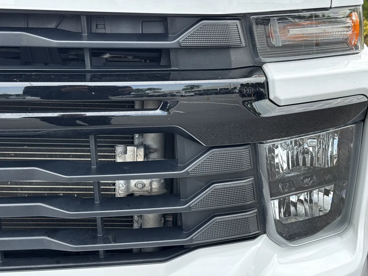 2024 Chevrolet Silverado 3500HD Work Truck thumbnail 5