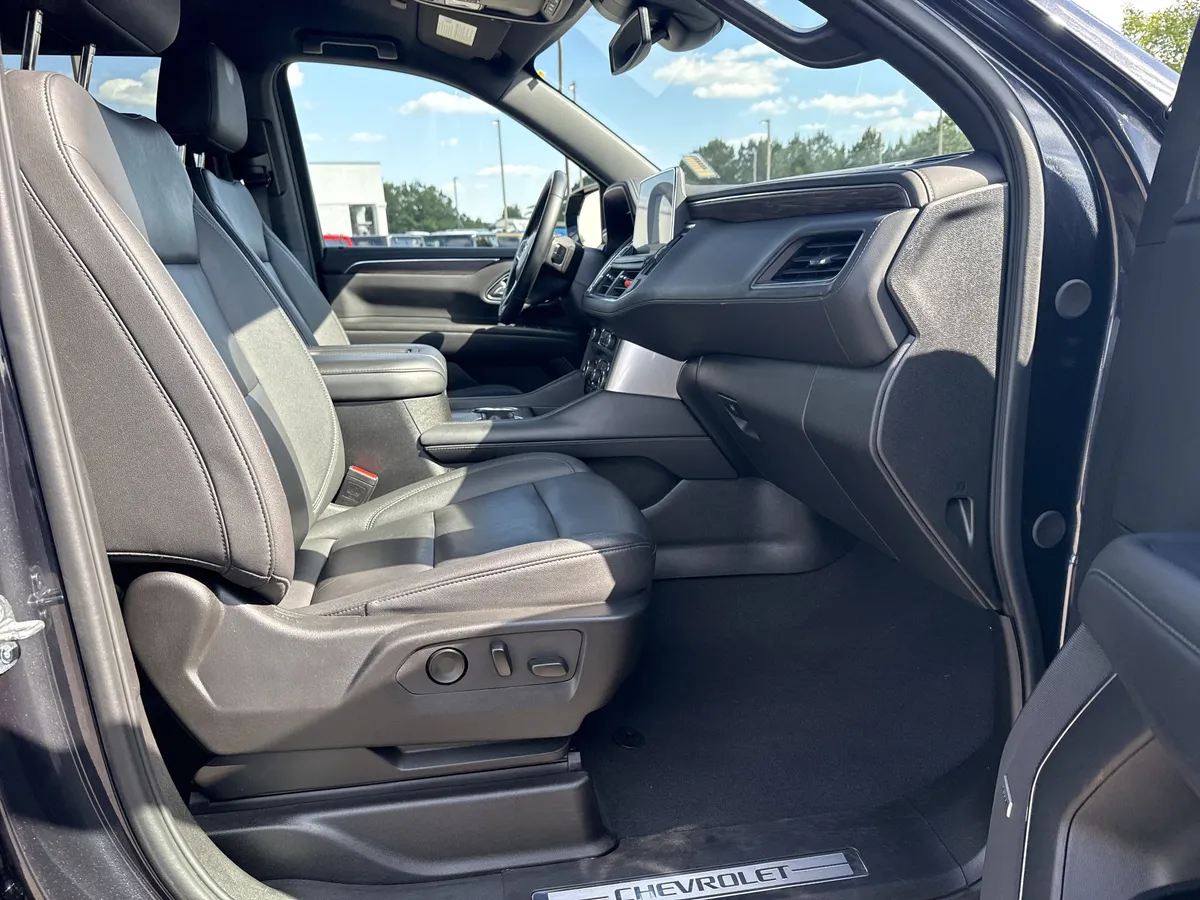 2024 Chevrolet Suburban LT thumbnail 14
