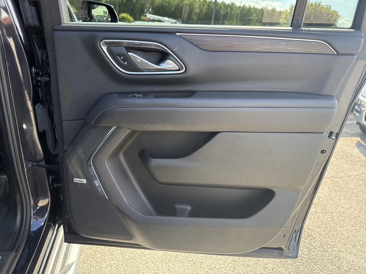 2024 Chevrolet Suburban LT thumbnail 18