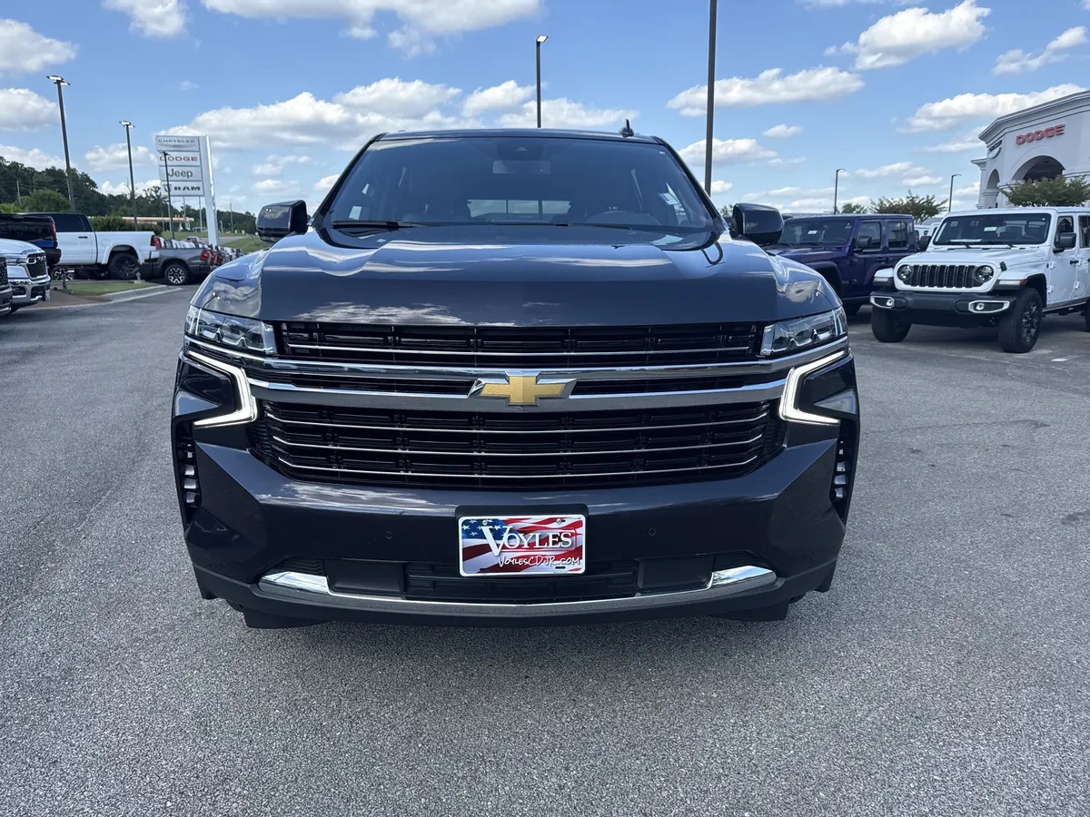 2024 Chevrolet Suburban LT thumbnail 2