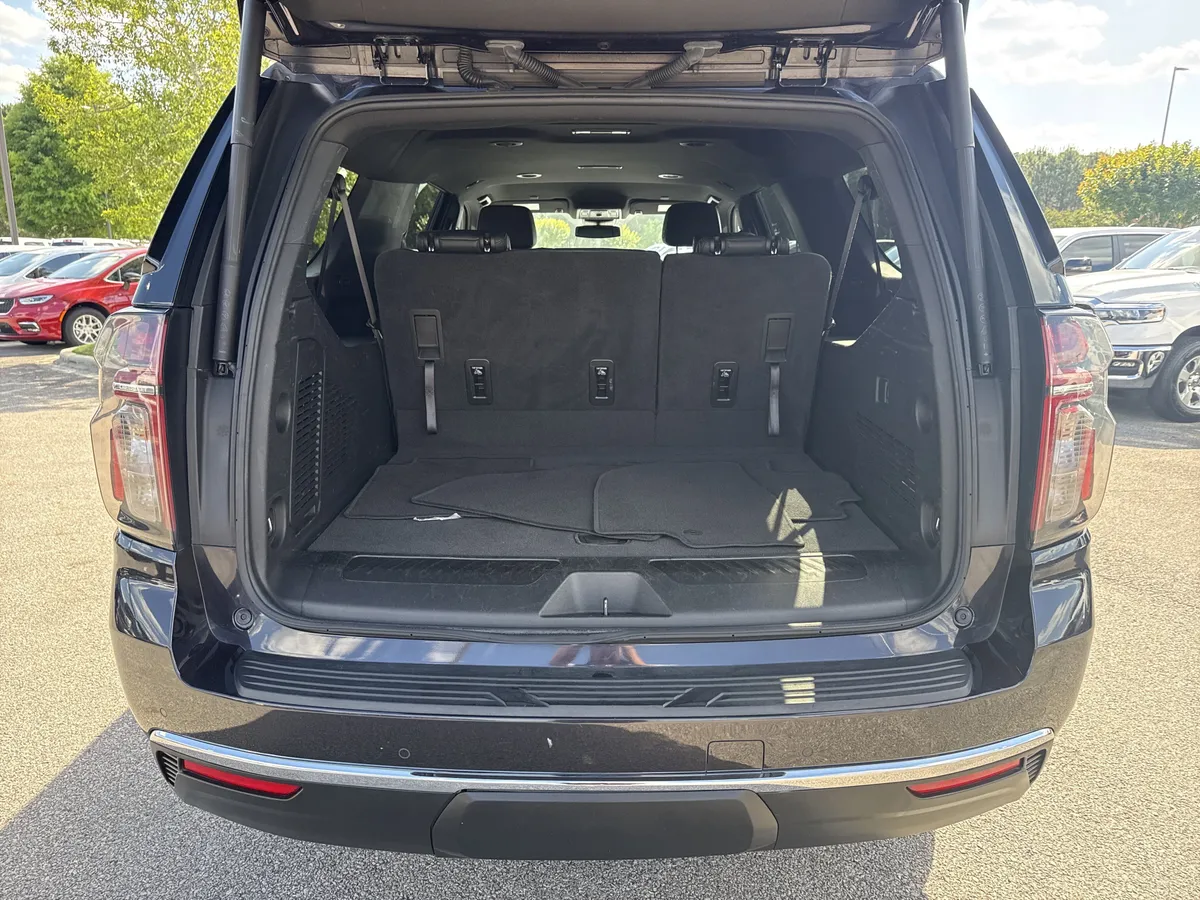 2024 Chevrolet Suburban LT thumbnail 20