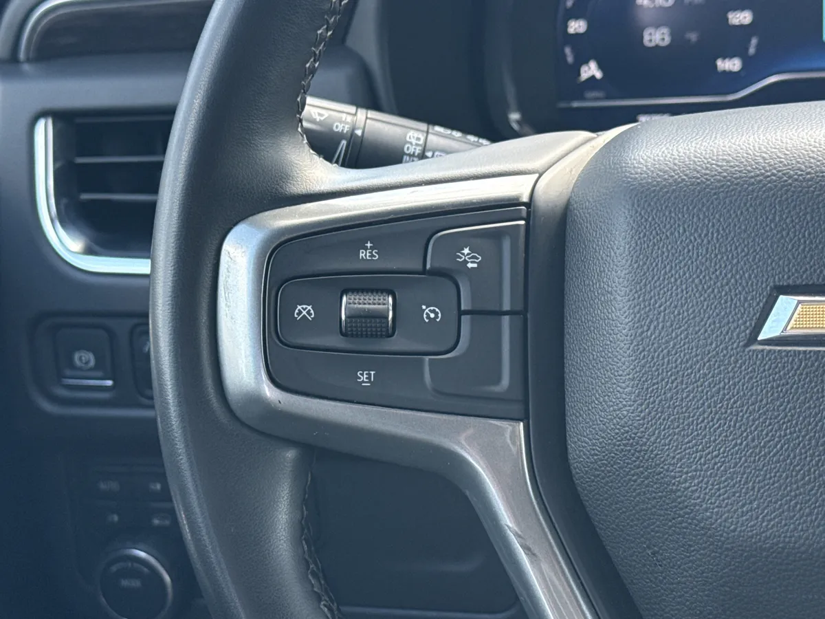 2024 Chevrolet Suburban LT thumbnail 28