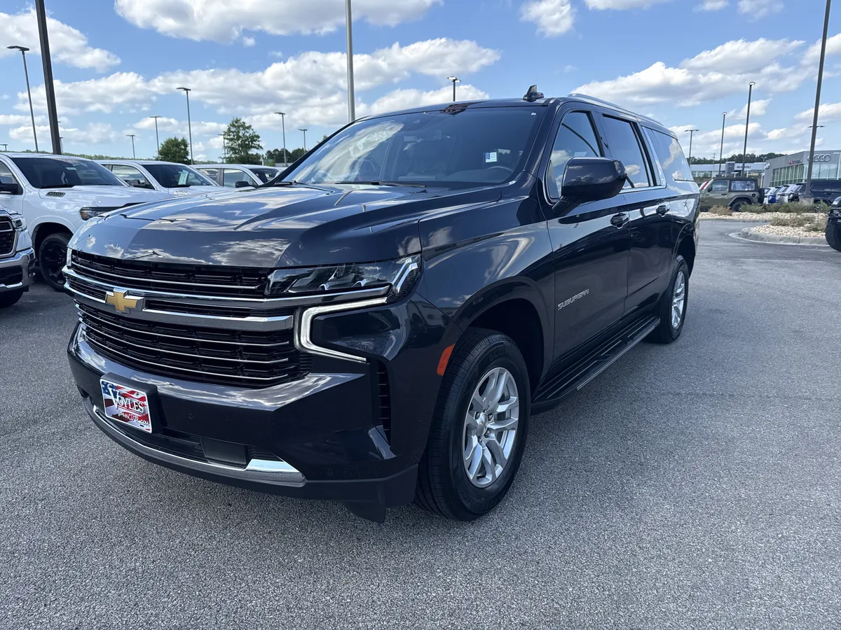 2024 Chevrolet Suburban LT thumbnail 3