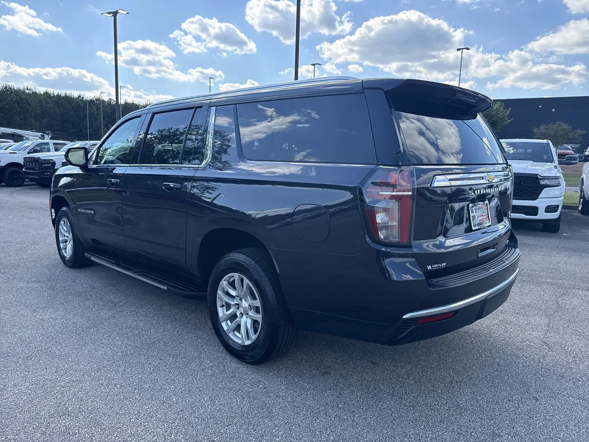 2024 Chevrolet Suburban LT thumbnail 5