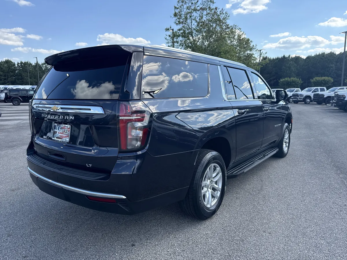 2024 Chevrolet Suburban LT thumbnail 7